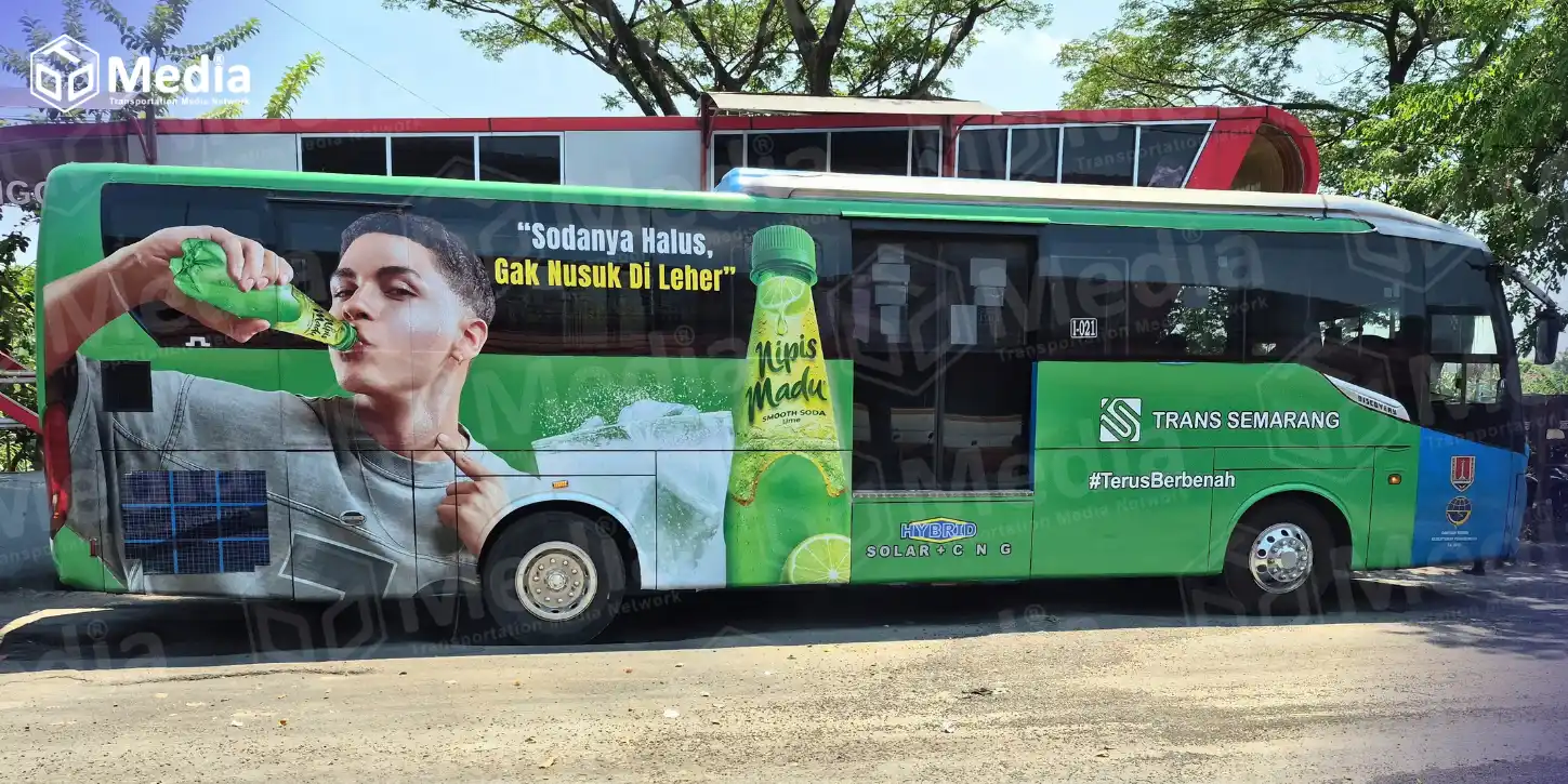 Branding bus full body Nipis Madu di Trans Semarang
